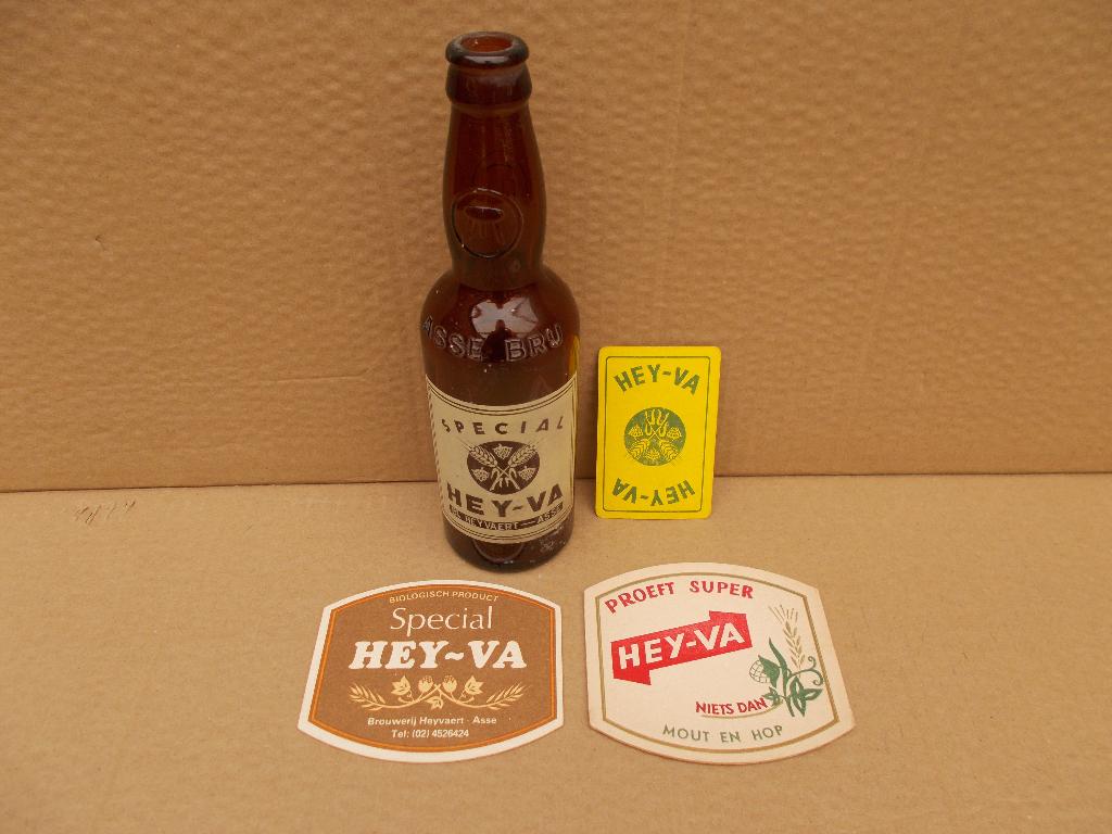 Lotje bierattributen Brouwerij Heyvaert Asse., Verzamelen, Biermerken, Ophalen of Verzenden, Gebruikt, Overige typen, Overige merken