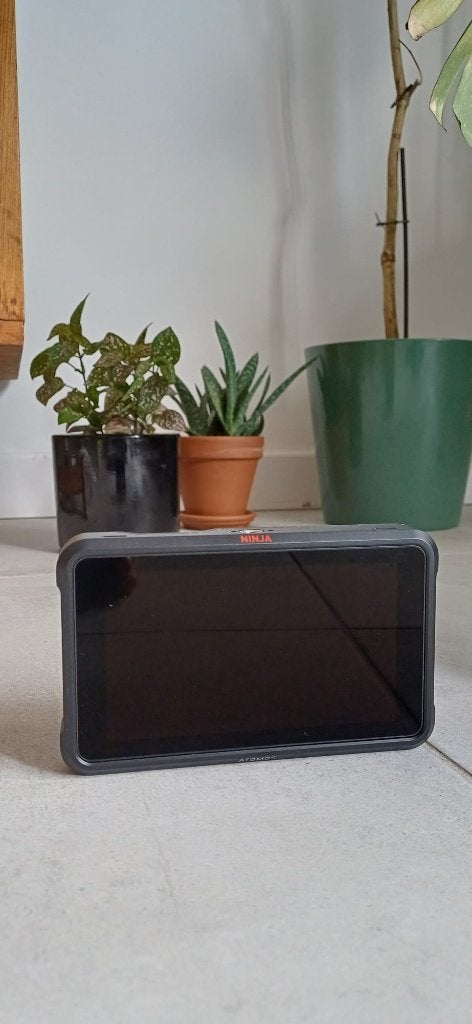 Atomos Ninja V + Angelbird 500GB SSD + Cage, Audio, Tv en Foto, Overige merken, Monitor, Ophalen, Gebruikt