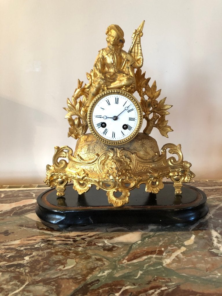 Pendule figurative dorée a réparer, Enlèvement ou Envoi