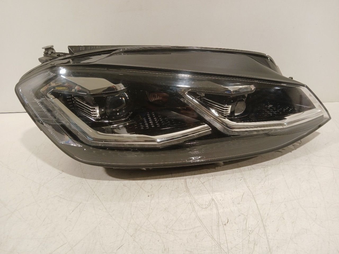 Koplamp rechts Volkswagen Golf, Onderdelen@venauto.nl, Van der Ven Autorecycling B.V., Ettenseweg 76, 4706 PB Roosendaal, The Netherlands