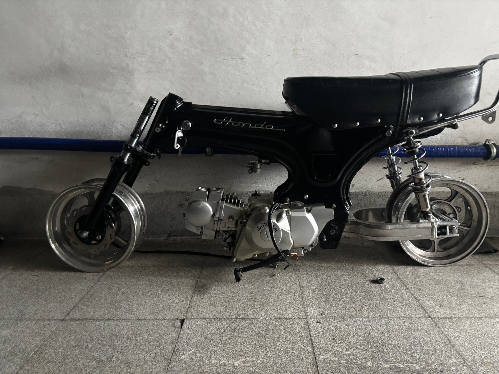 Moto dax A1, Fietsen en Brommers, Ophalen, Zo goed als nieuw