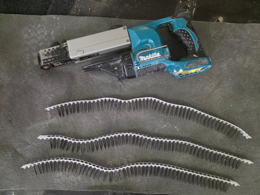 Makita BFR550 zonder magazijn en batterij., Ophalen