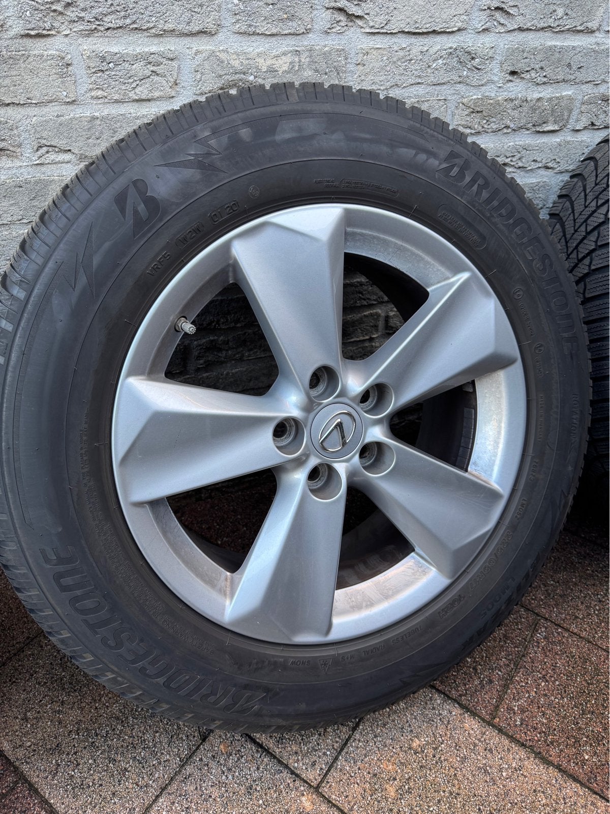 Jantes 17 pouces Lexus NX avec pneus d'hiver, Autos : Pièces & Accessoires, Pneus et Jantes, Pneus hiver, Véhicule de tourisme