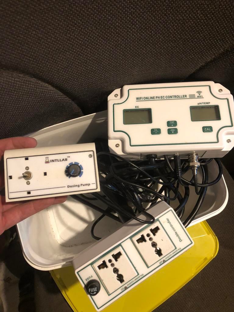 PH en EC controler met wifi en toebehoor, Verzenden, Zo goed als nieuw