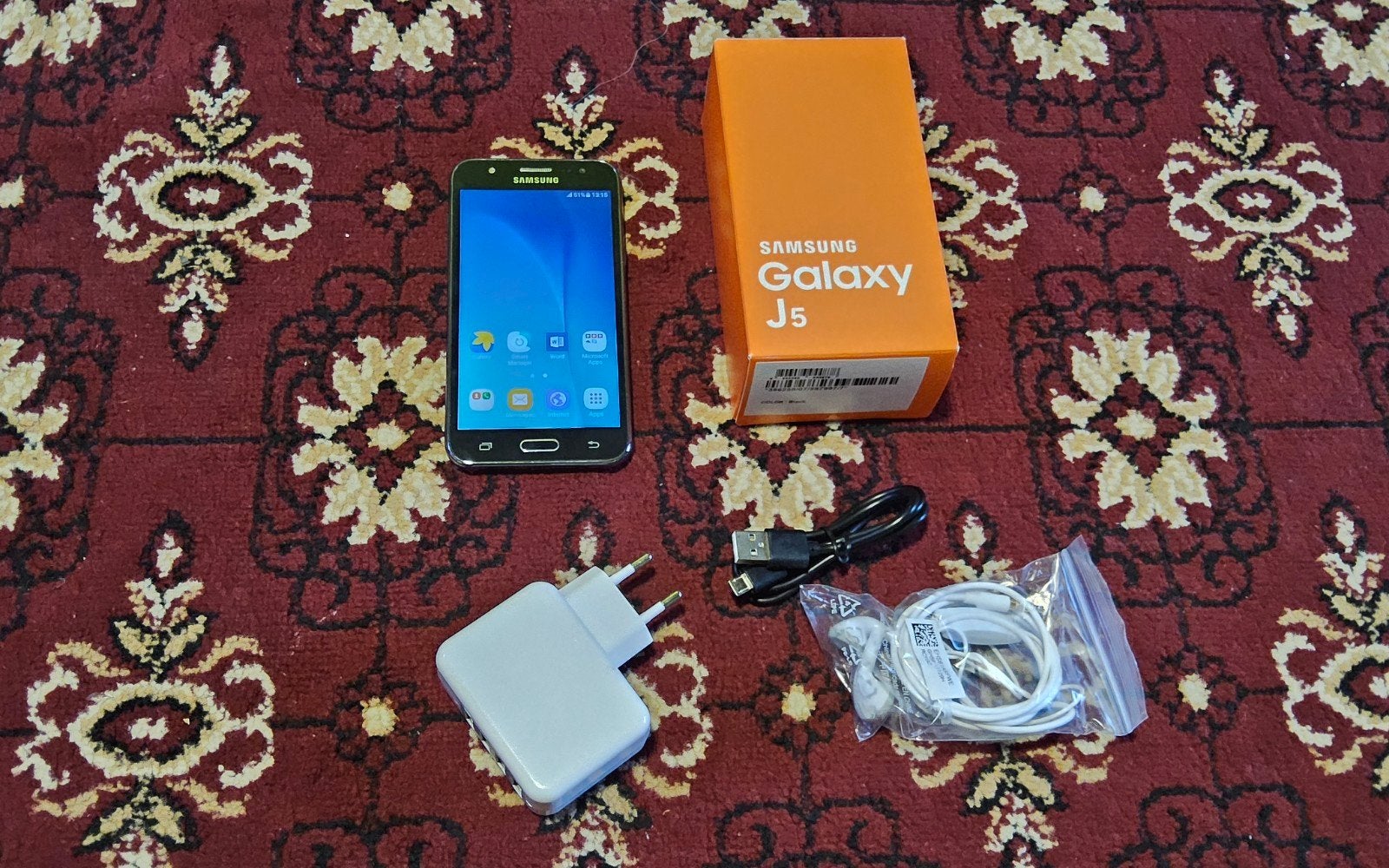 Smartphone Samsung Galaxy J5, presque neuf avec accessoires, Télécoms, Enlèvement ou Envoi
