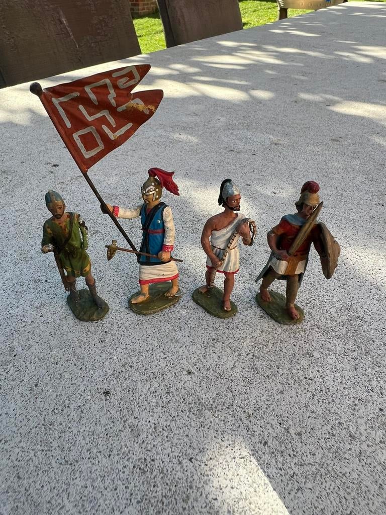 4 tinnen soldaatjes historische figuren handgeschilderd, Ophalen
