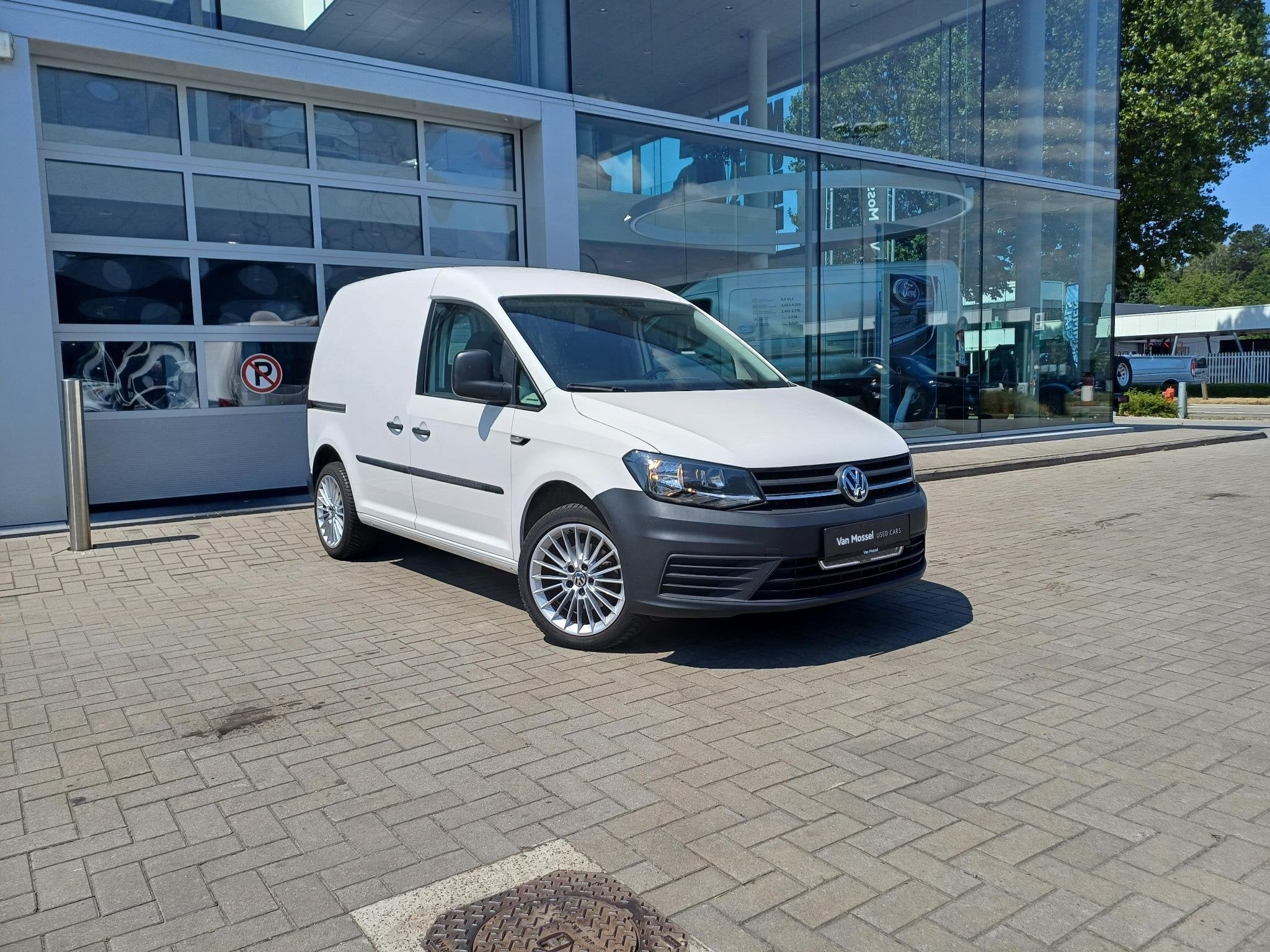 Volkswagen Caddy TSi 1.4 96kW BMT DSG Van, Auto's, Bestelwagens en Lichte vracht, Stof, Gebruikt, Zwart, 4 cilinders