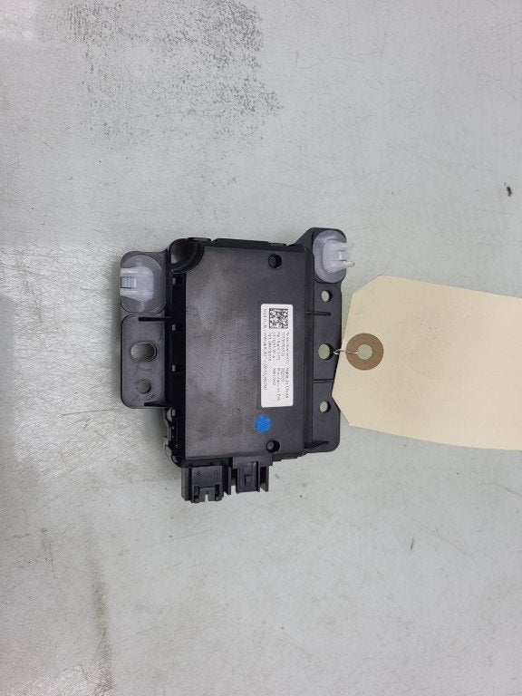 AUX/USB POORT Tesla Model 3 (01-2017/-) (|109329500A|), Germany_Sales@tesla.com, Gebruikt, Overige automerken, Ludwig-Prandtl-Straße 27 - 29
12526  Berlin, DE