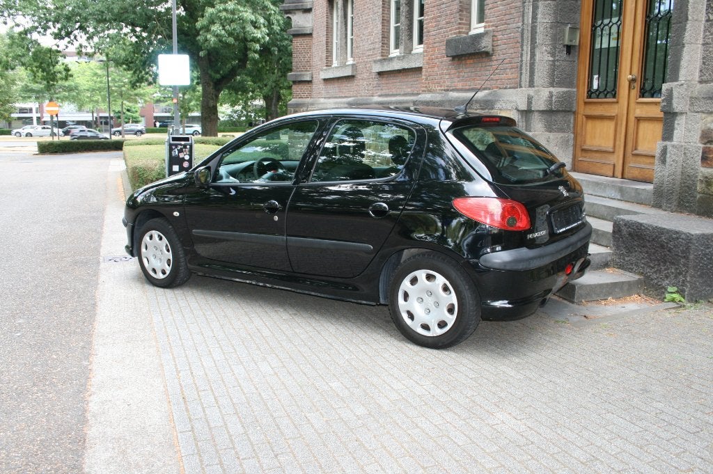 PEUGEOT 205 « CLIMATISATION », Achat, Boîte manuelle, 5 portes, 152 g/km