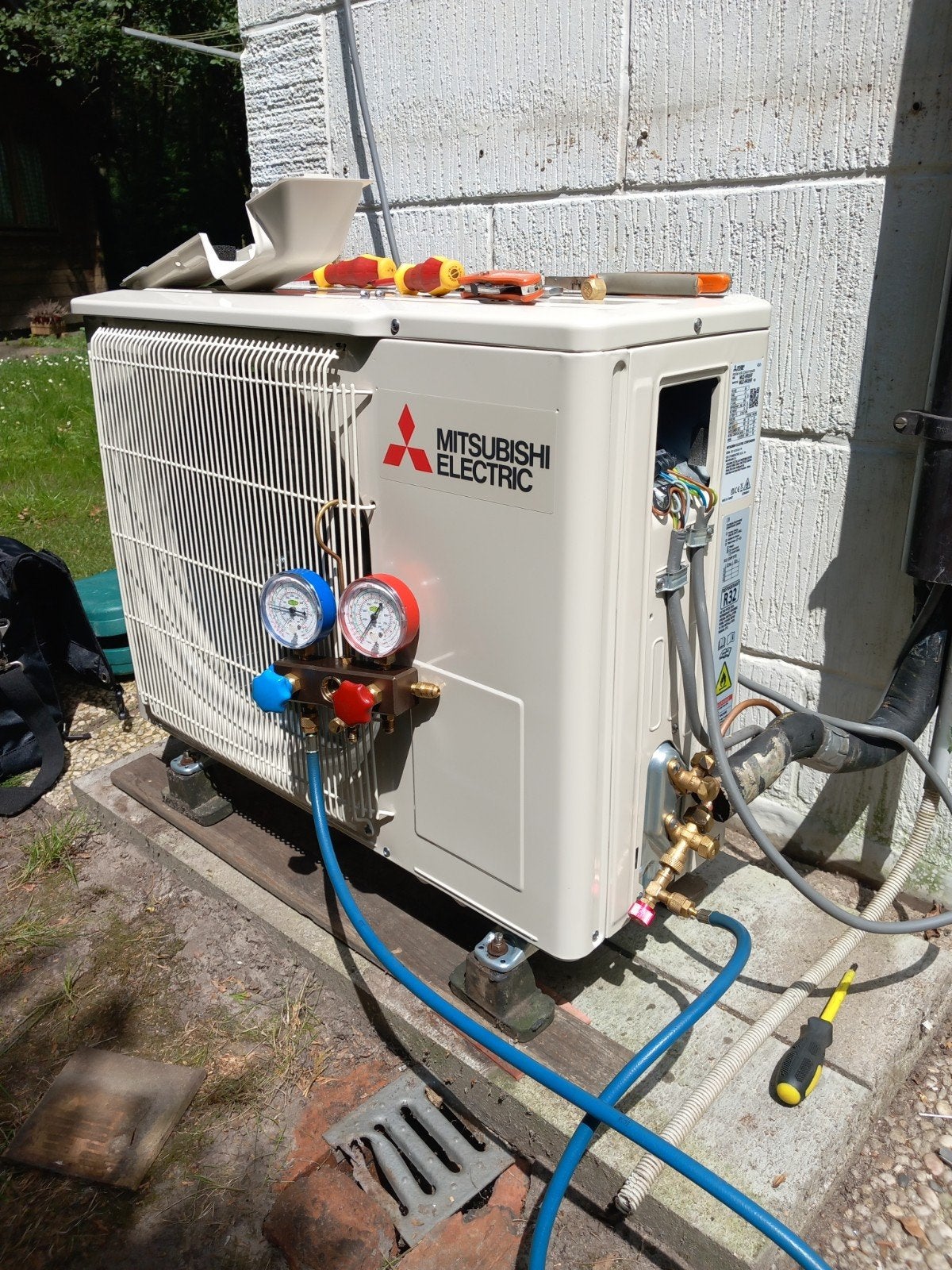 Airco's bijvullen, opstarten, aansluiten, Ophalen