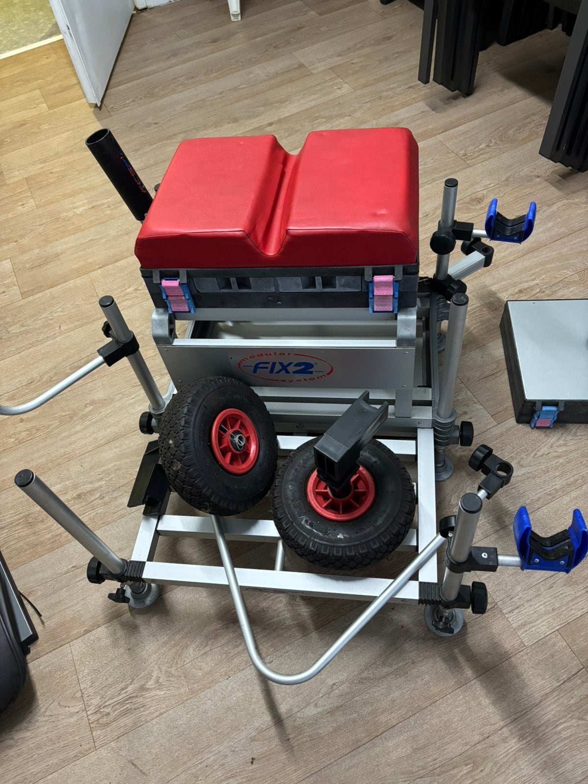 Visstation fix 2 met tal van accesoires, Watersport en Boten, Ophalen, Zo goed als nieuw, Complete set