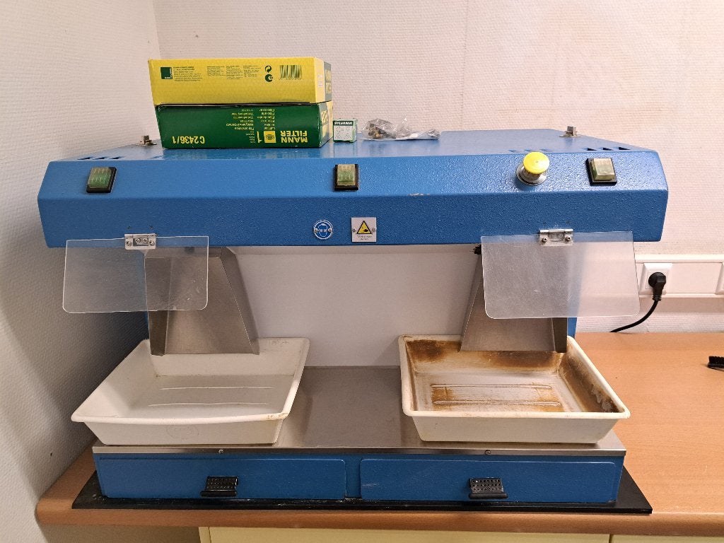 Polijstbox met afzuiging. Tandheelkundige laboratoria, Ophalen