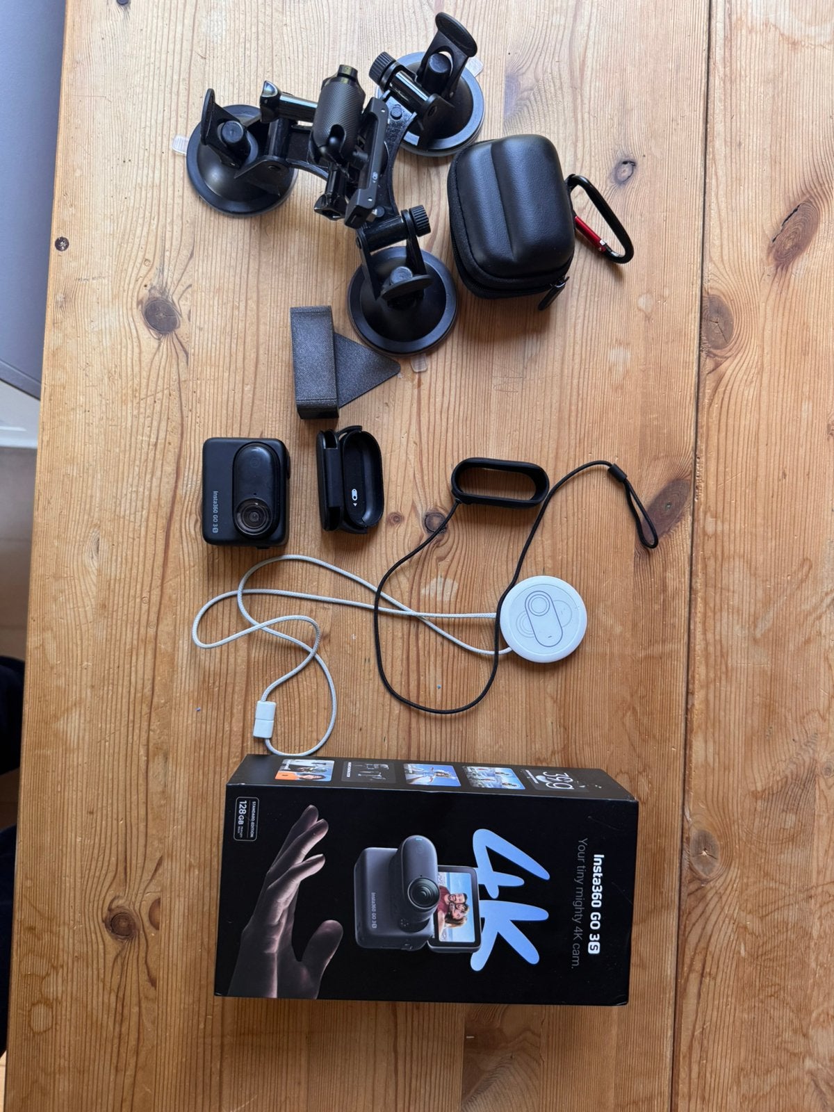 Insta360 go3s + veel accesoires, TV, Hi-fi & Vidéo, Batterie, Enlèvement ou Envoi, Comme neuf, Appareil photo compact