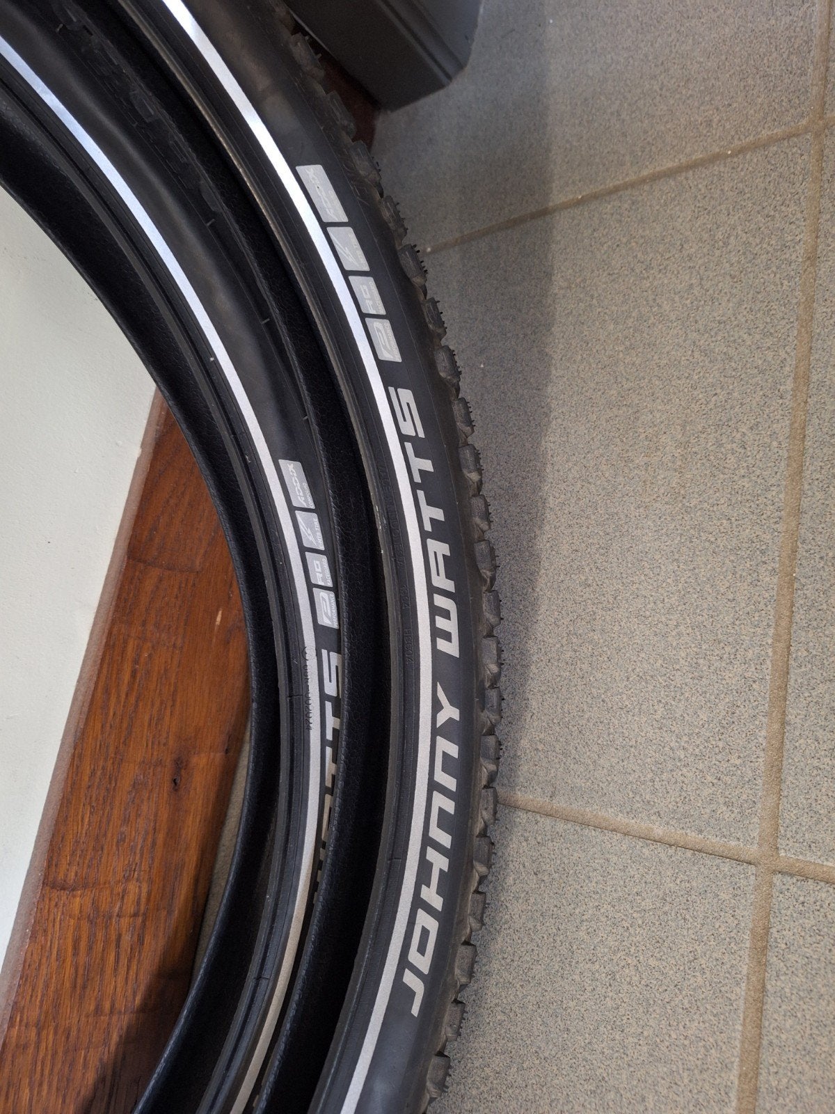 2 banden Schwalbe Johnny Watts, Fietsen en Brommers, Fietsaccessoires | Overige Fietsaccessoires, Ophalen, Zo goed als nieuw, Schwalbe