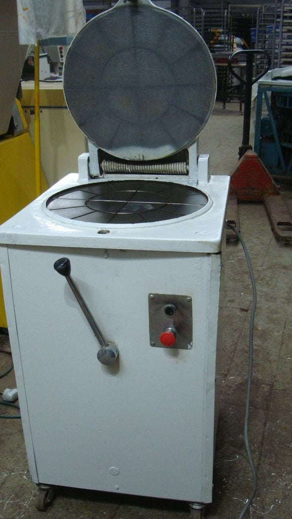Diviseuse hydraulique BERTRAND 16D boulangerie bakkerij, Enlèvement, Utilisé, Boulangerie et Boucherie