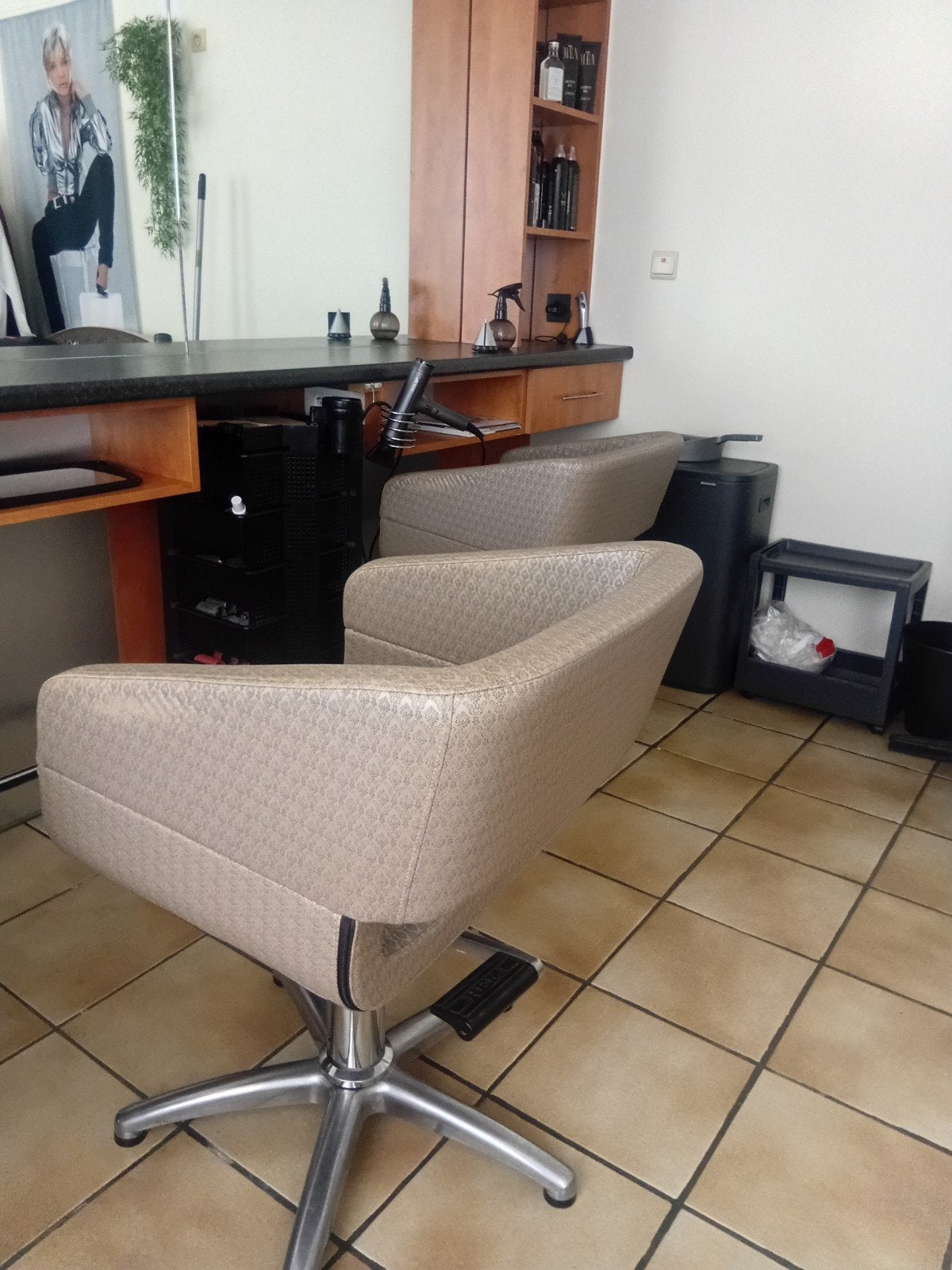 kappersstoelen en wasbakzetel, Diensten en Vakmensen