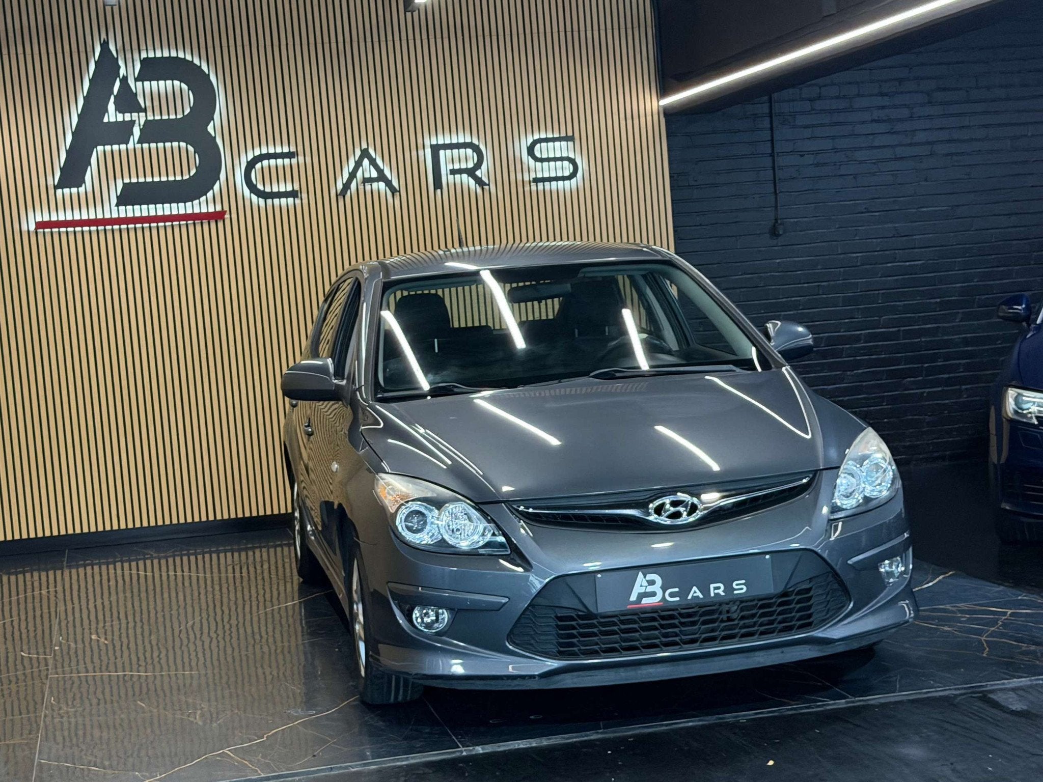 Hyundai i30 1.6 CRDI * SPORT *, Achat, 90 ch, Electronic Stability Program (ESP), Entreprise