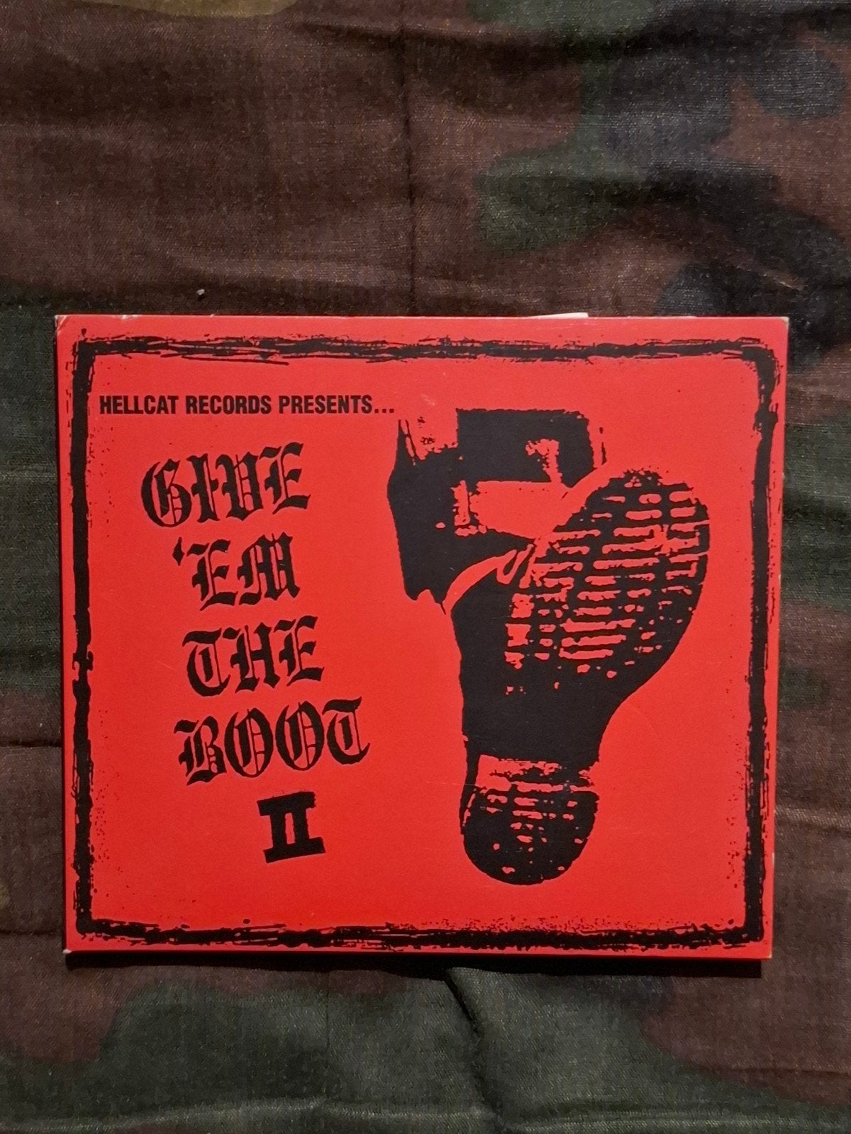 Give 'em the boot cd's, Ophalen of Verzenden, Zo goed als nieuw, Rock, Verzamelalbum