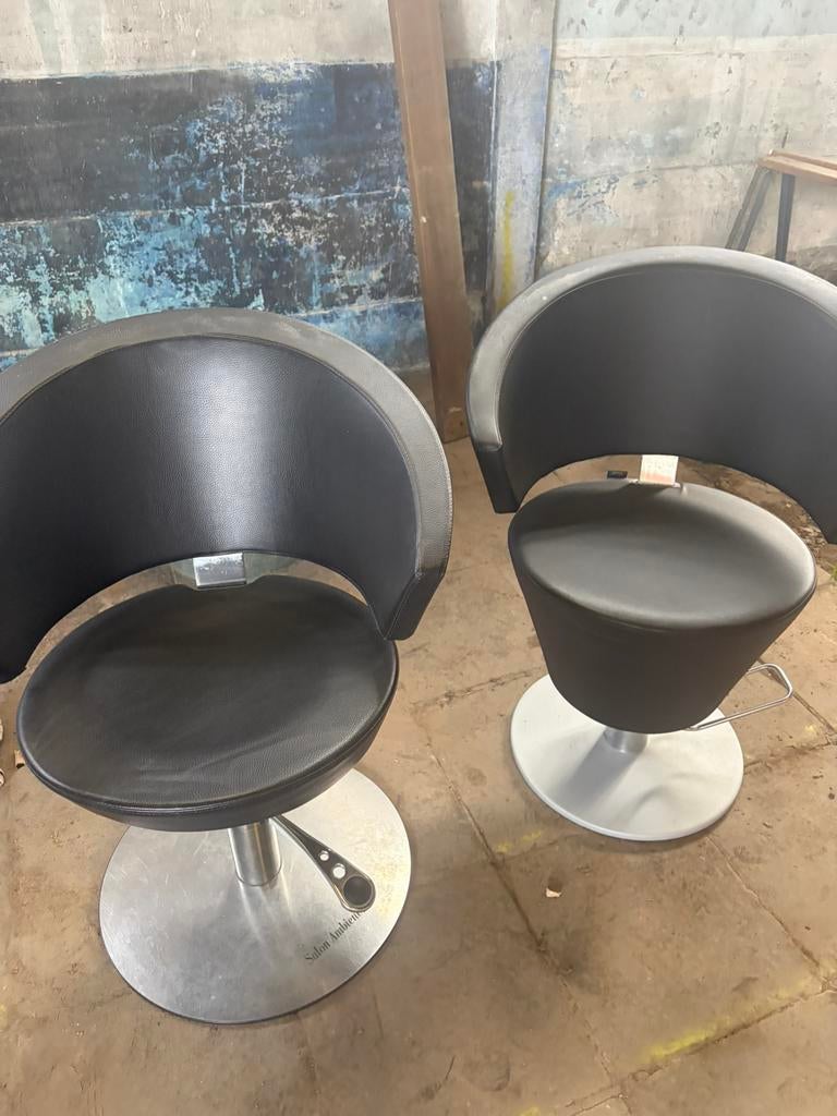 2 proffesionele kappersstoelen italiaans merk, Huis en Inrichting, Ophalen