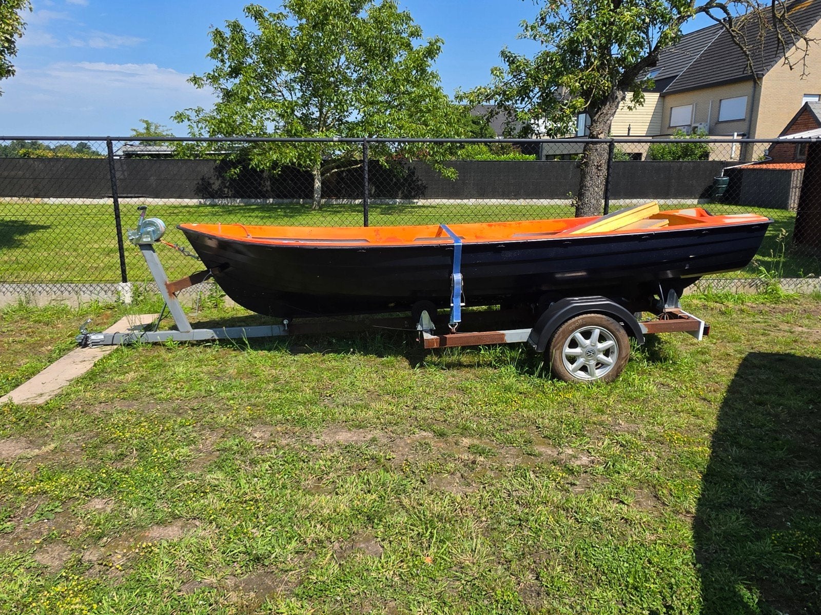 Noorse sloep 420cm, trailer met suzuki 20pk kortstaart, Ophalen, Trailer