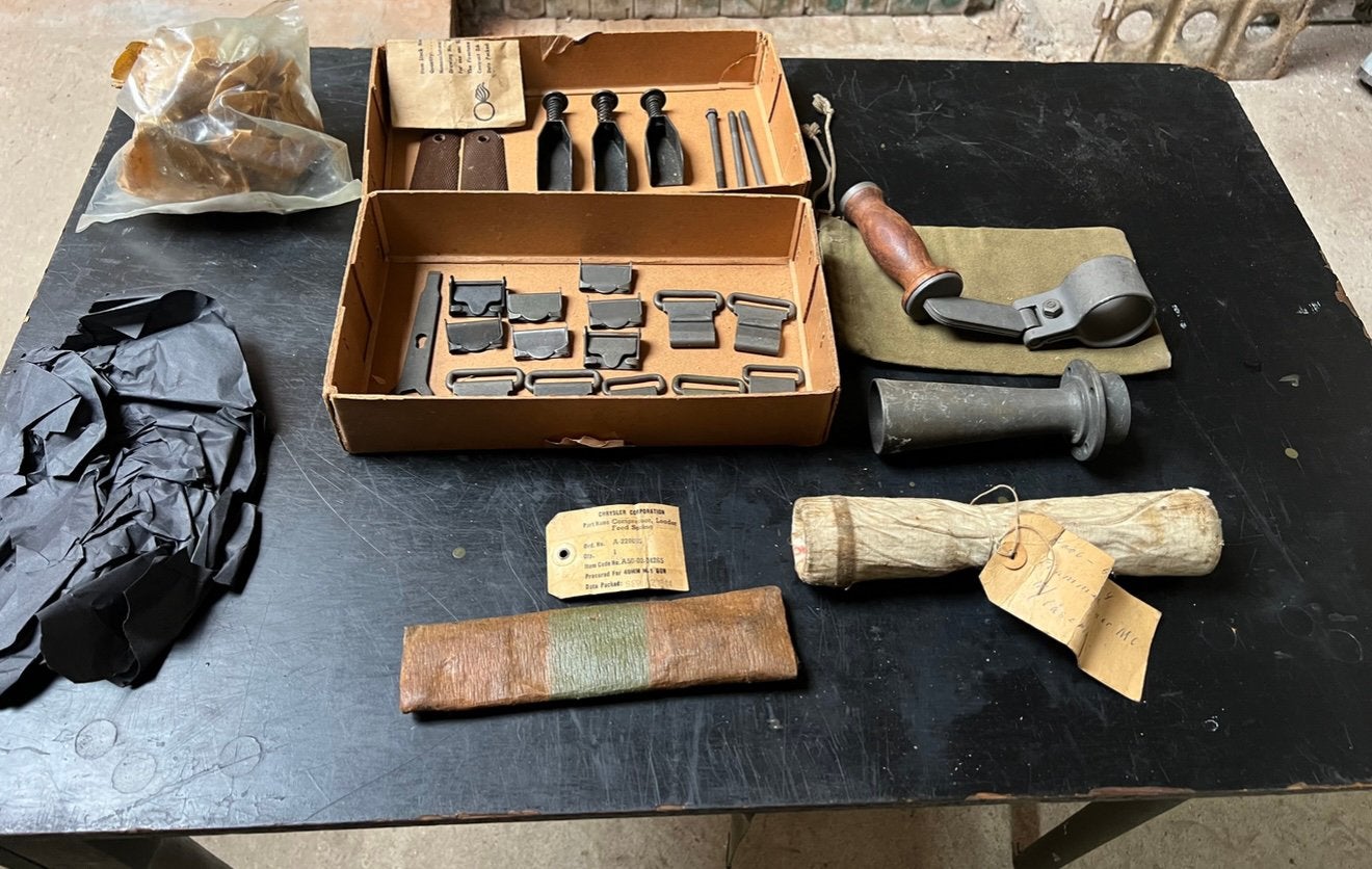 WWII U.S. Browning .30 Cal M1919 Spare Parts & Tool Kit, Collections, Enlèvement ou Envoi
