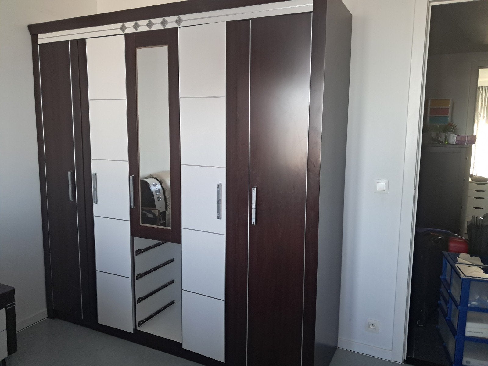 Armoire à vendre, Enlèvement