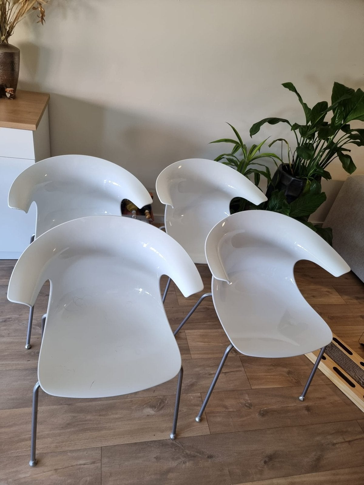 Witte stoeltjes, Ophalen, Zo goed als nieuw
