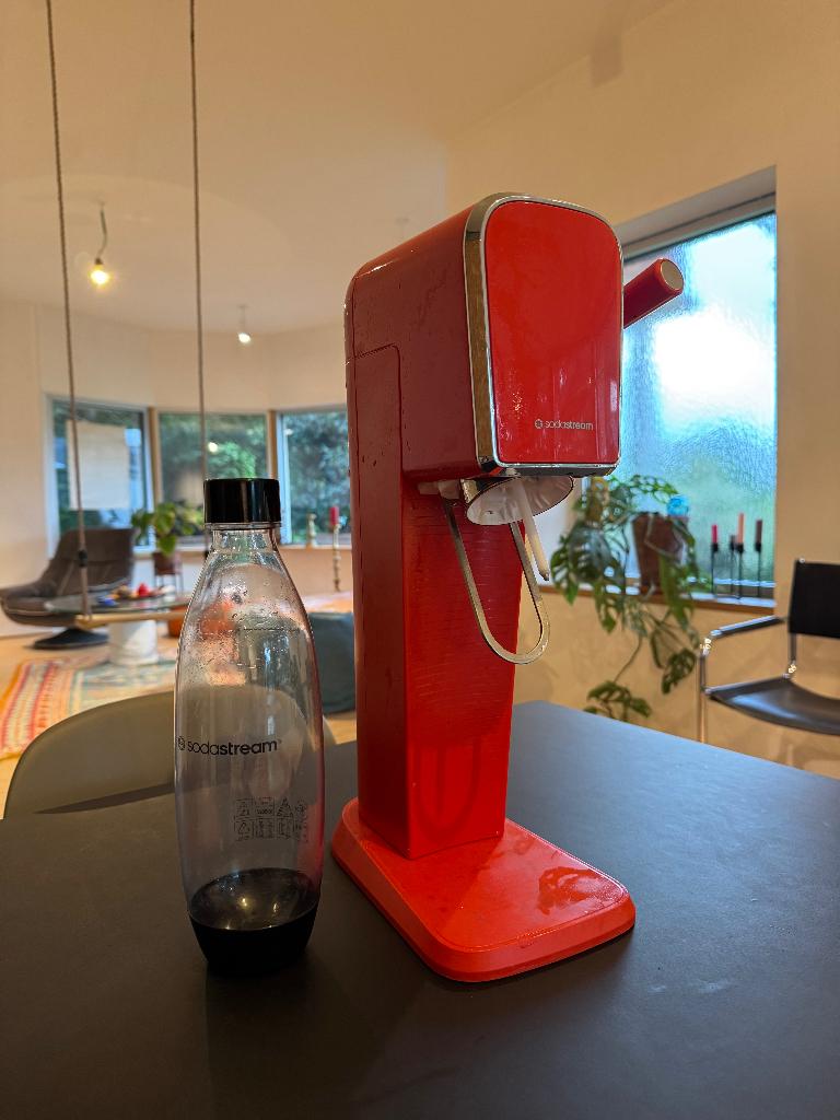 Rode Sodastream met fles, Ophalen, Gebruikt