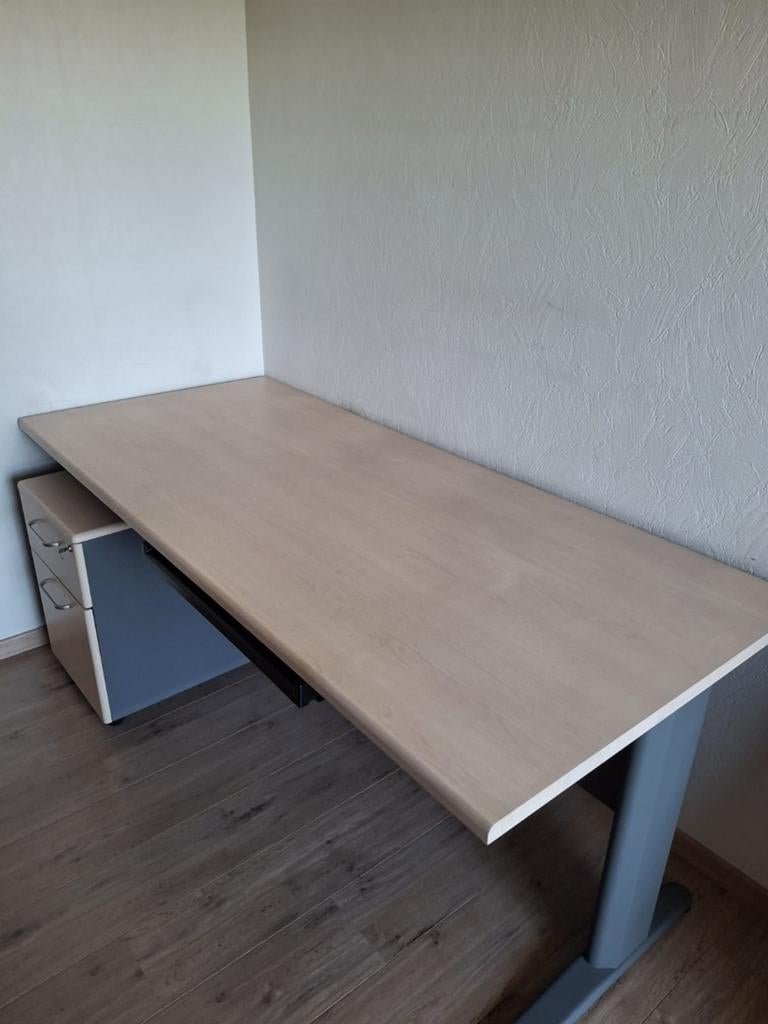Mooi bureau met ladeblok, Huis en Inrichting, Bureaus, Zo goed als nieuw, Ophalen