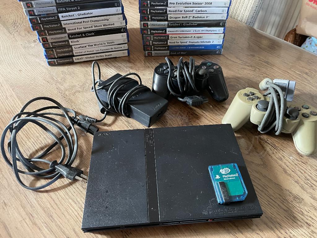 PlayStation 2 Slim + 31 jeux + 2 manettes – Lot complet, Ophalen, Gebruikt, Zwart, Met games