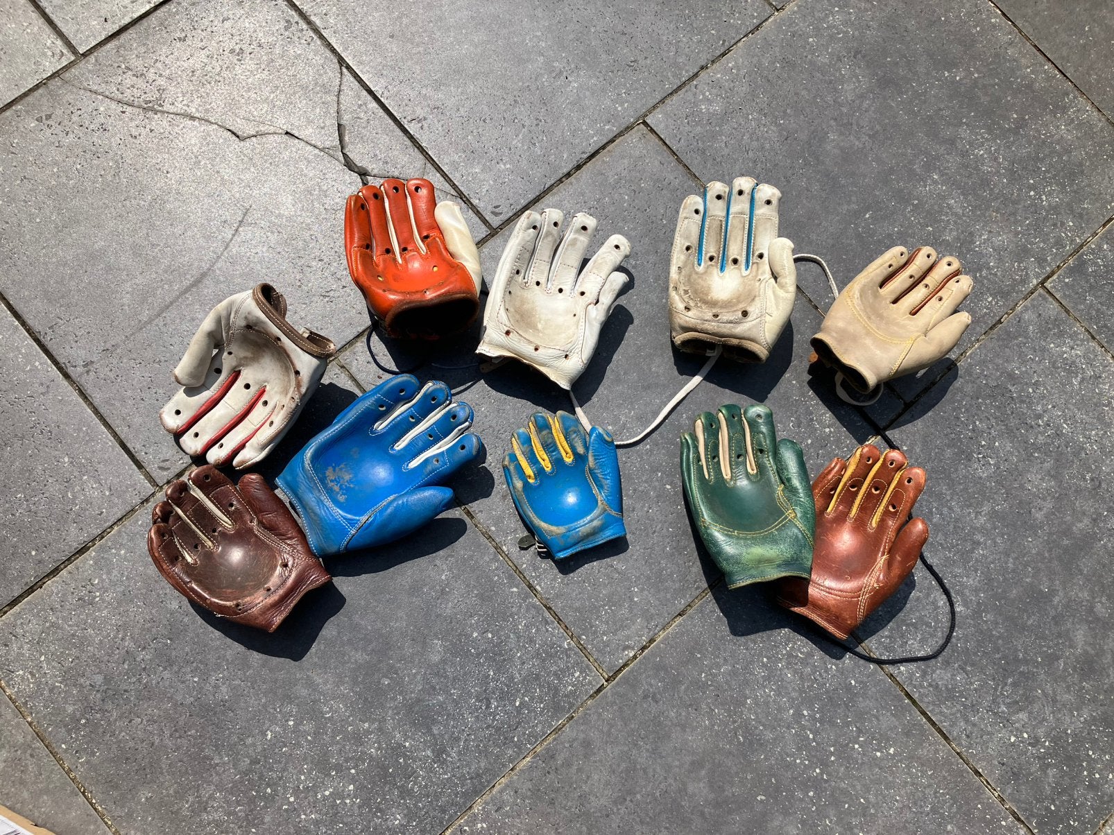 Gants de balle pelote anciens pour passionné, Enlèvement