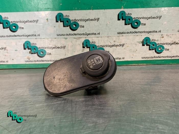 Prise 12 Volts d'un Peugeot Bipper (Bipper 08-), -, 3 mois de garantie, Utilisé, -