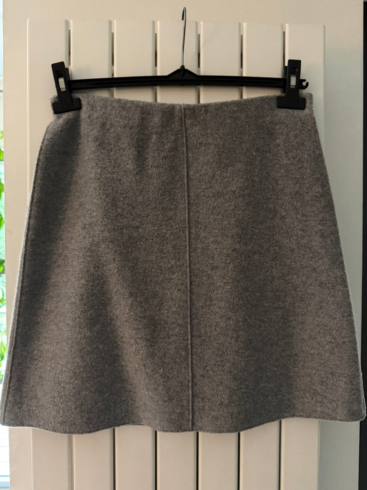 Jupe en laine grise Marc Cain, taille S, 20€, Vêtements | Femmes, Jupes, Gris, Enlèvement ou Envoi, Comme neuf, Au-dessus du genou