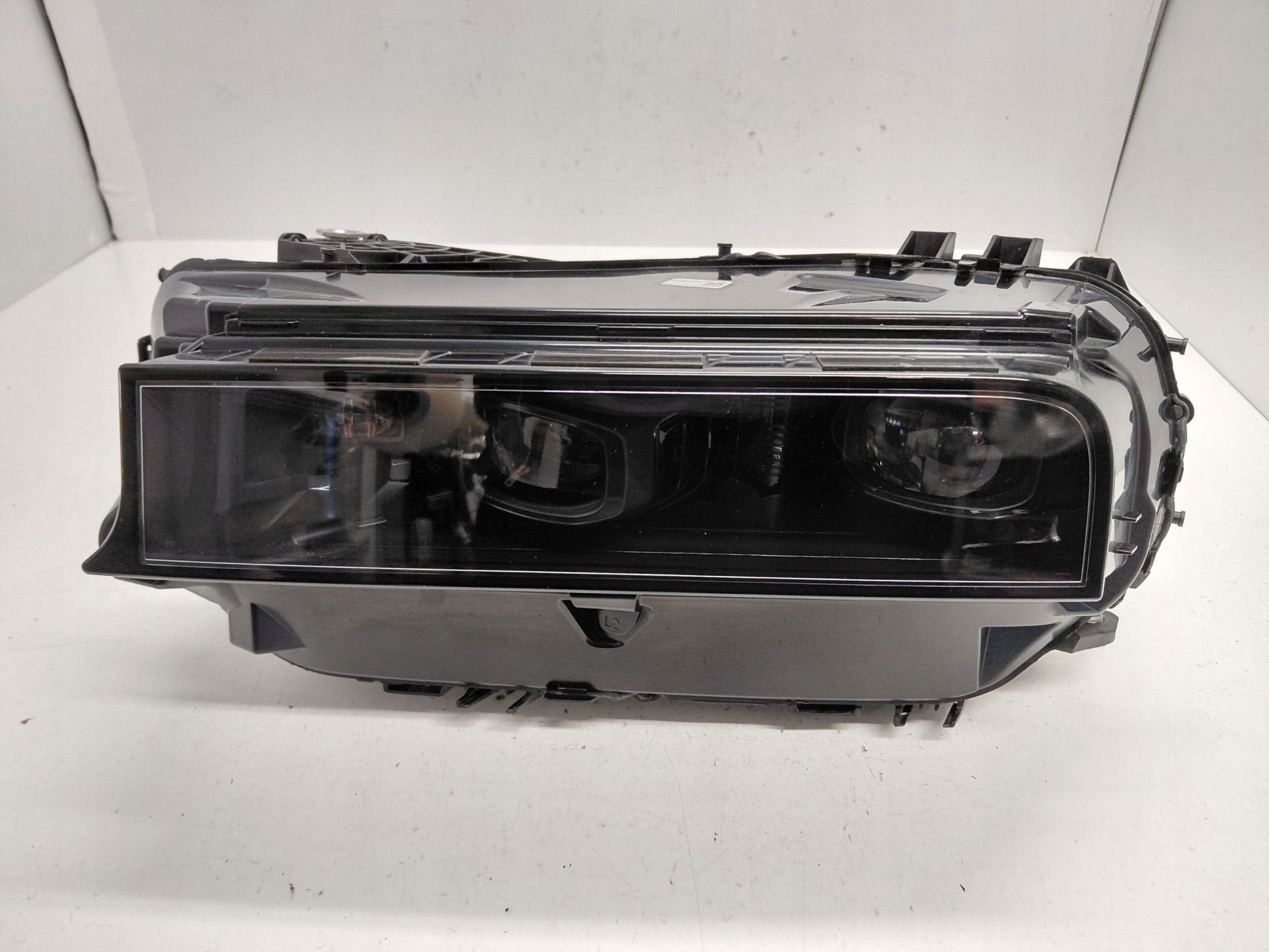 Biellettes de fixation BMW XM G09 Koplamp 5A8D461, Petuelring 130
80788  Munich, DE, Info@bmw.de, Utilisé, BMW
