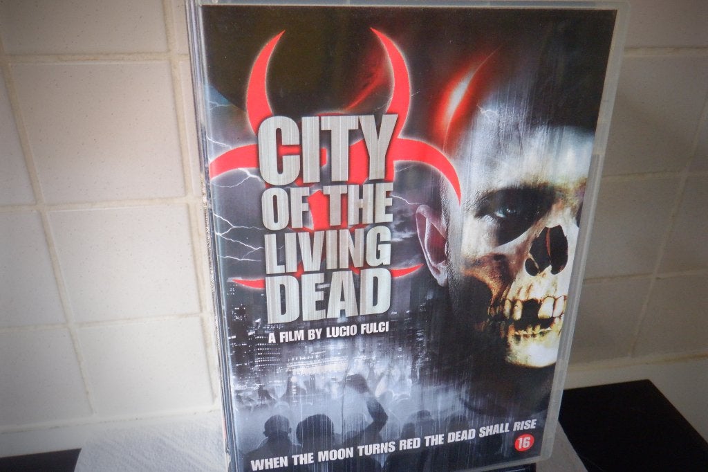 DVD City Of The Living Dead(A film by Lucio Fulci), CD & DVD, DVD | Horreur, Enlèvement ou Envoi, Anglais, Vampires ou Zombies