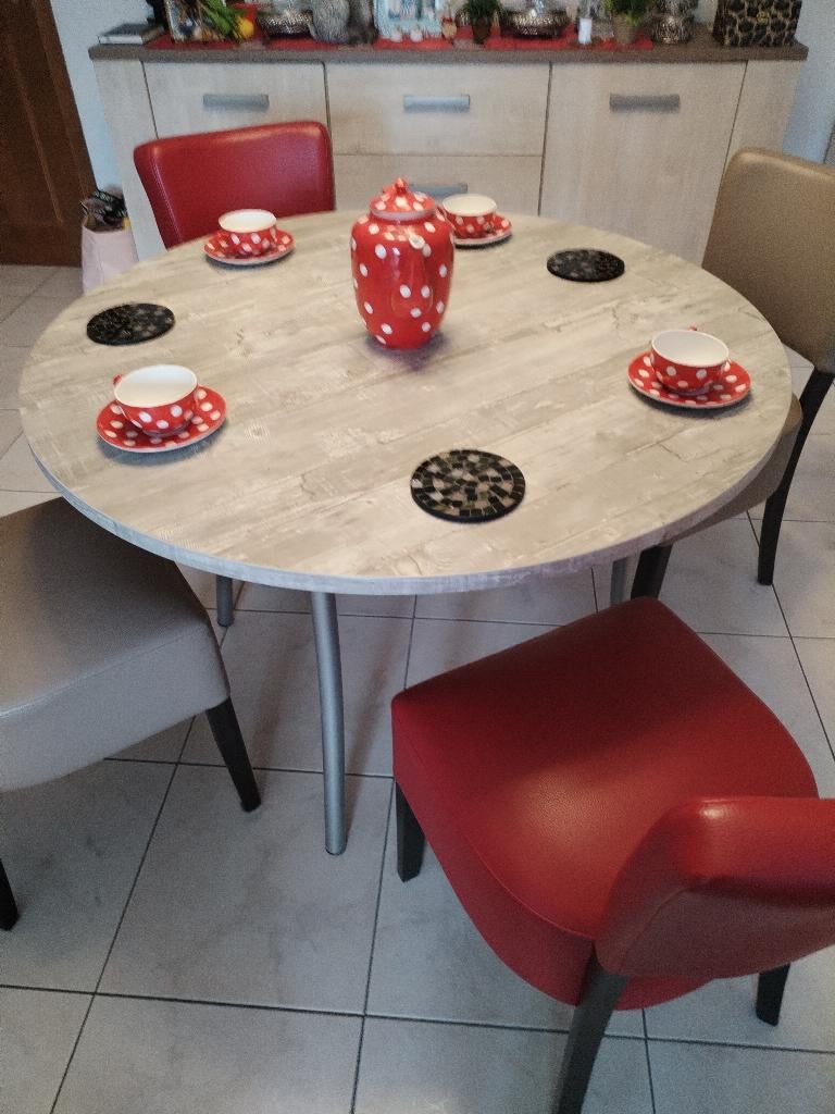 Table avec 4 chaises, Enlèvement, Comme neuf