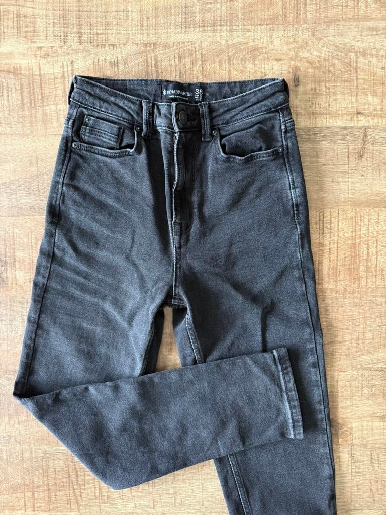 Zwarte jeans Stradivarius maat 38, Ophalen of Verzenden, Zo goed als nieuw, Zwart