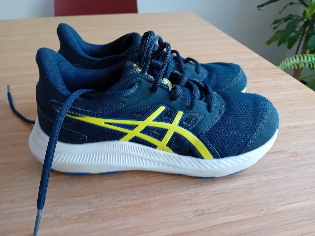 Asics maat 35, Sport en Fitness, Loopsport en Atletiek, Ophalen, Gebruikt, Hardloopschoenen, Hardlopen