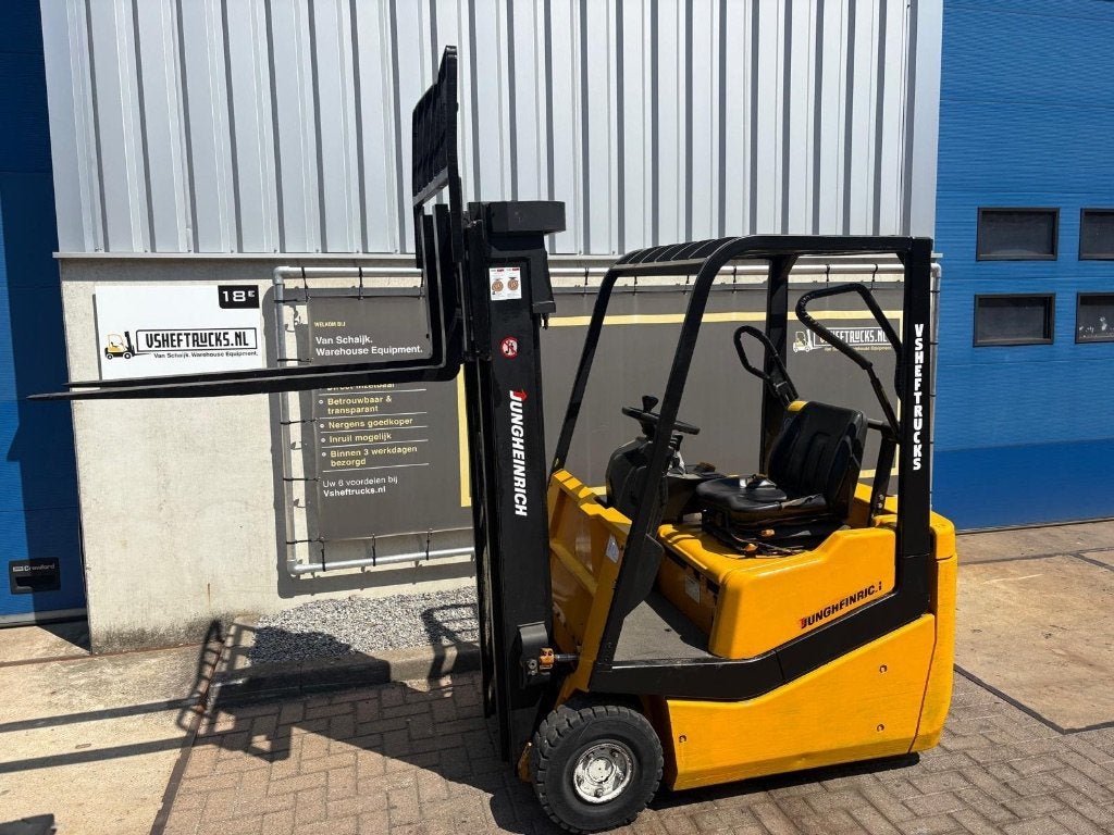 Chariot élévateur triplex électrique Jungheinrich VS-22792