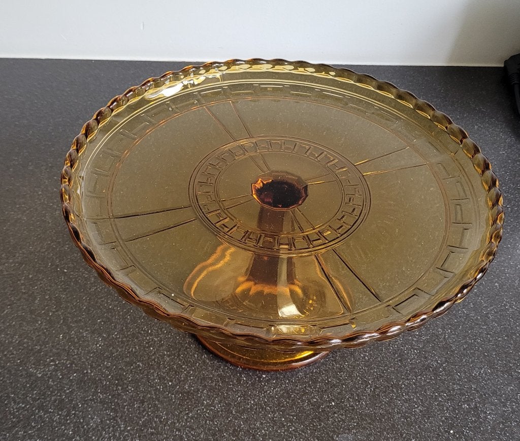 Assiette à gâteau sur pied, Enlèvement