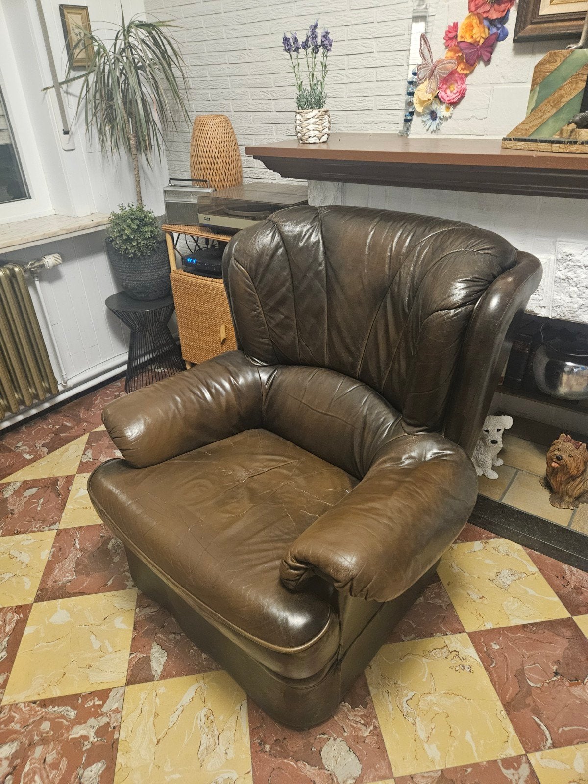 Lederen zetel met wieltjes, Ophalen