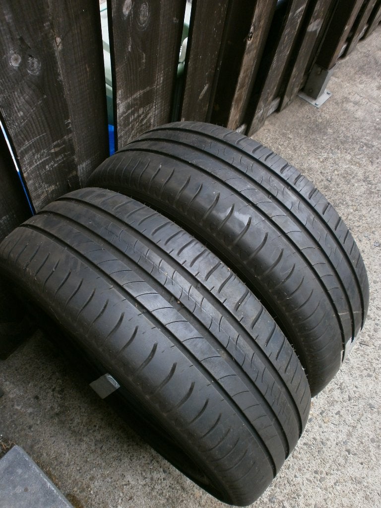 2 bon pneus été michelin energy saver en 225/60/16 98V, Auto-onderdelen, Banden en Velgen, Gebruikt, 16 inch, Ophalen of Verzenden