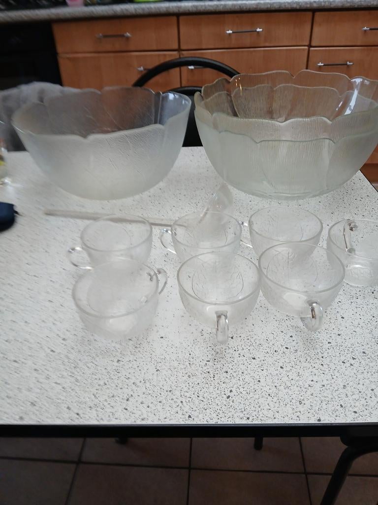3 punchkommen met 7 tassen, Verzamelen, Glas en Drinkglazen, Ophalen