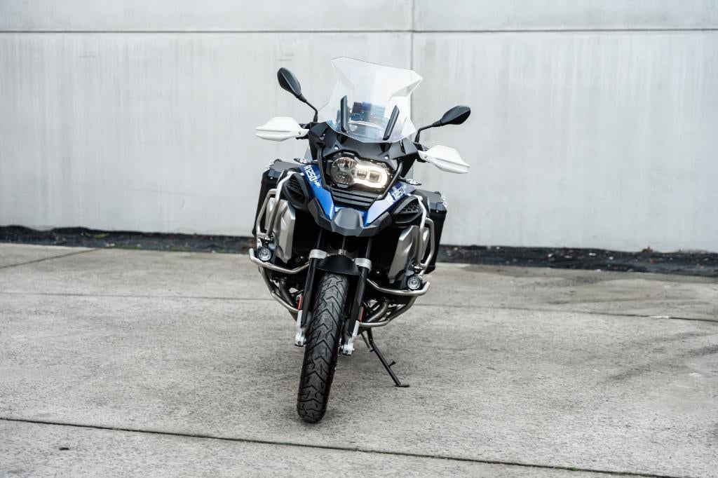 BMW R1250GS Adv.-Akrapovic Exhaust-BMW Navigatie-Koffers, Handvatverwarming, 2 cilinders, 1254 cc, Bedrijf