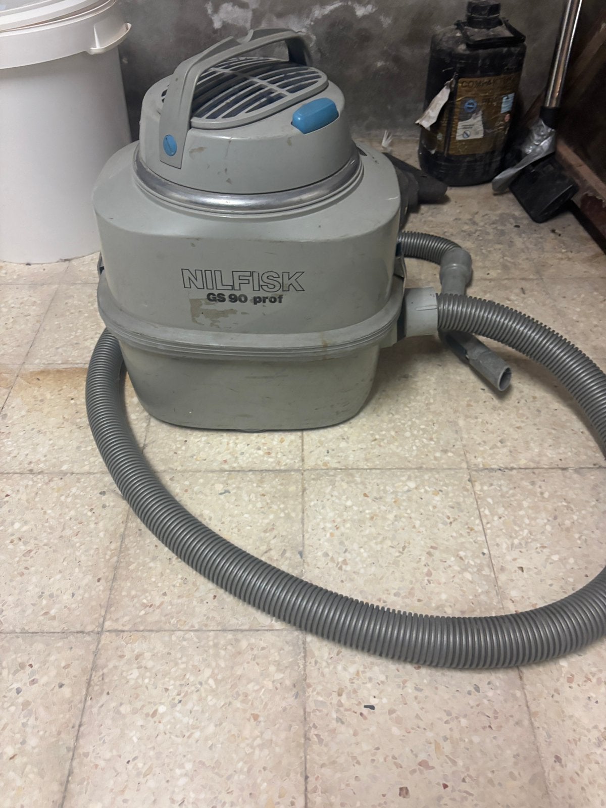 Nilfisk GS 90 – oude professionele stofzuiger – onderdelen, Overige merken, Gebruikt, Industriële stofzuiger, Minder dan 1200 watt
