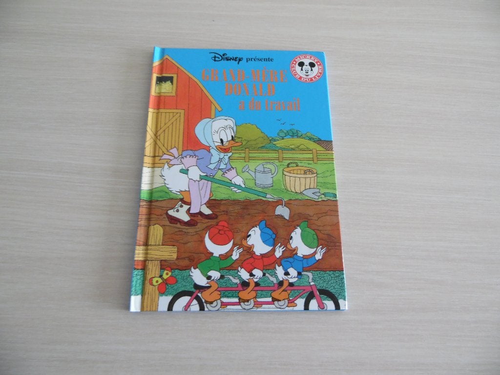 GRAND-MÈRE DONALD A DU TRAVAIL    MICKEY CLUB DU LIVRE, Garçon ou Fille, Enlèvement ou Envoi, Fiction général, Collection DISNEY CINEMA