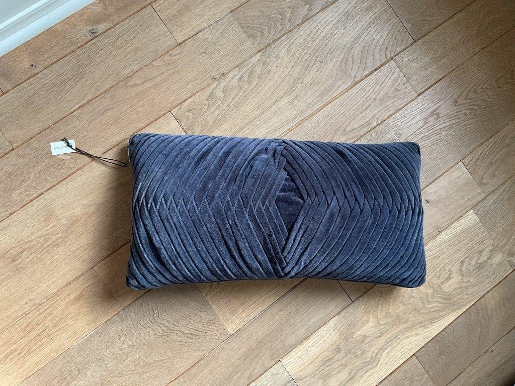 SISSY BOY, prachtig langwerpig kussen 60x30 cm, donker blauw, Coussin décoratif, Enlèvement ou Envoi, Comme neuf, Housse amovible