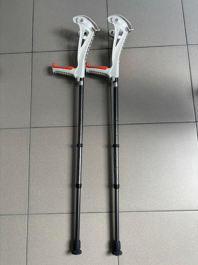 Verstelbare krukken met speciale ergonomische handvaten!, Ophalen of Verzenden, Zo goed als nieuw
