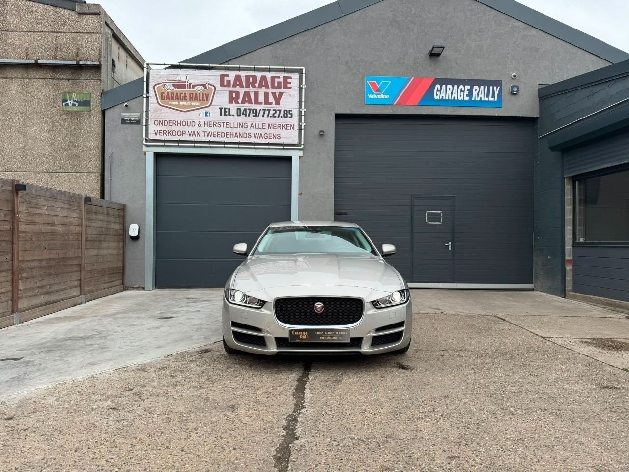 Jaguar XE Pure (bj 2016, automaat), Automaat, 4 deurs, Gebruikt, Bruin