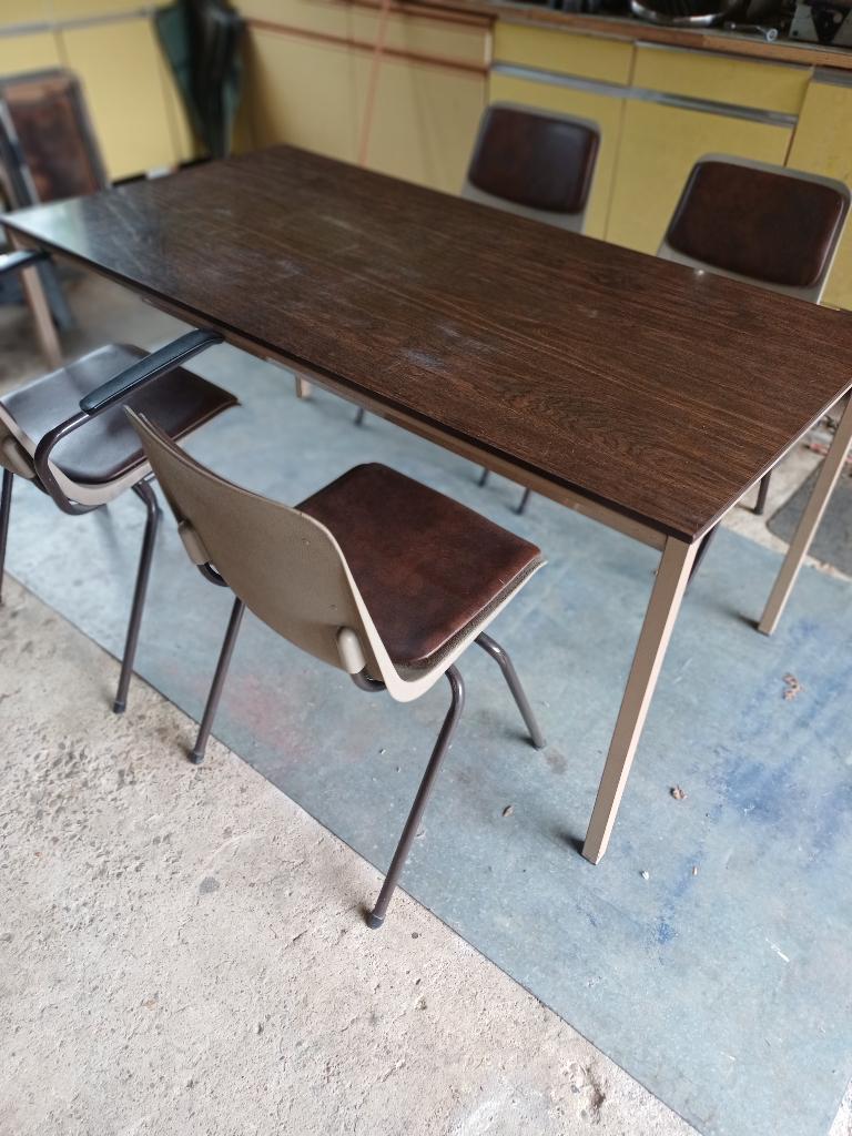 GRATIS 2 grote tafels, Huis en Inrichting, Tafels | Eettafels, Ophalen